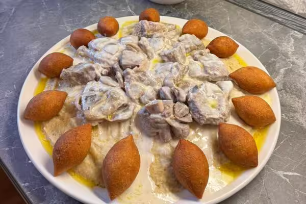 Mlahi Haurani mit Kibbeh